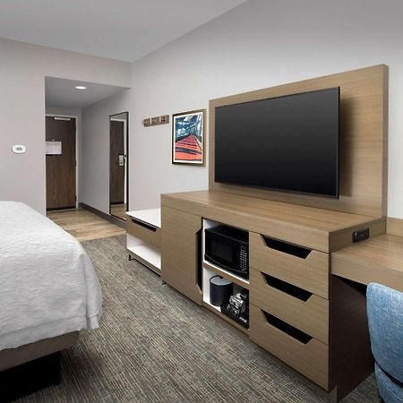 Hampton Inn Boston Logan Airport Chelsea Exterior foto