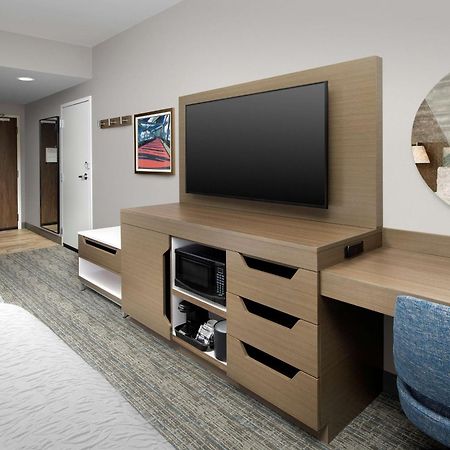 Hampton Inn Boston Logan Airport Chelsea Exterior foto