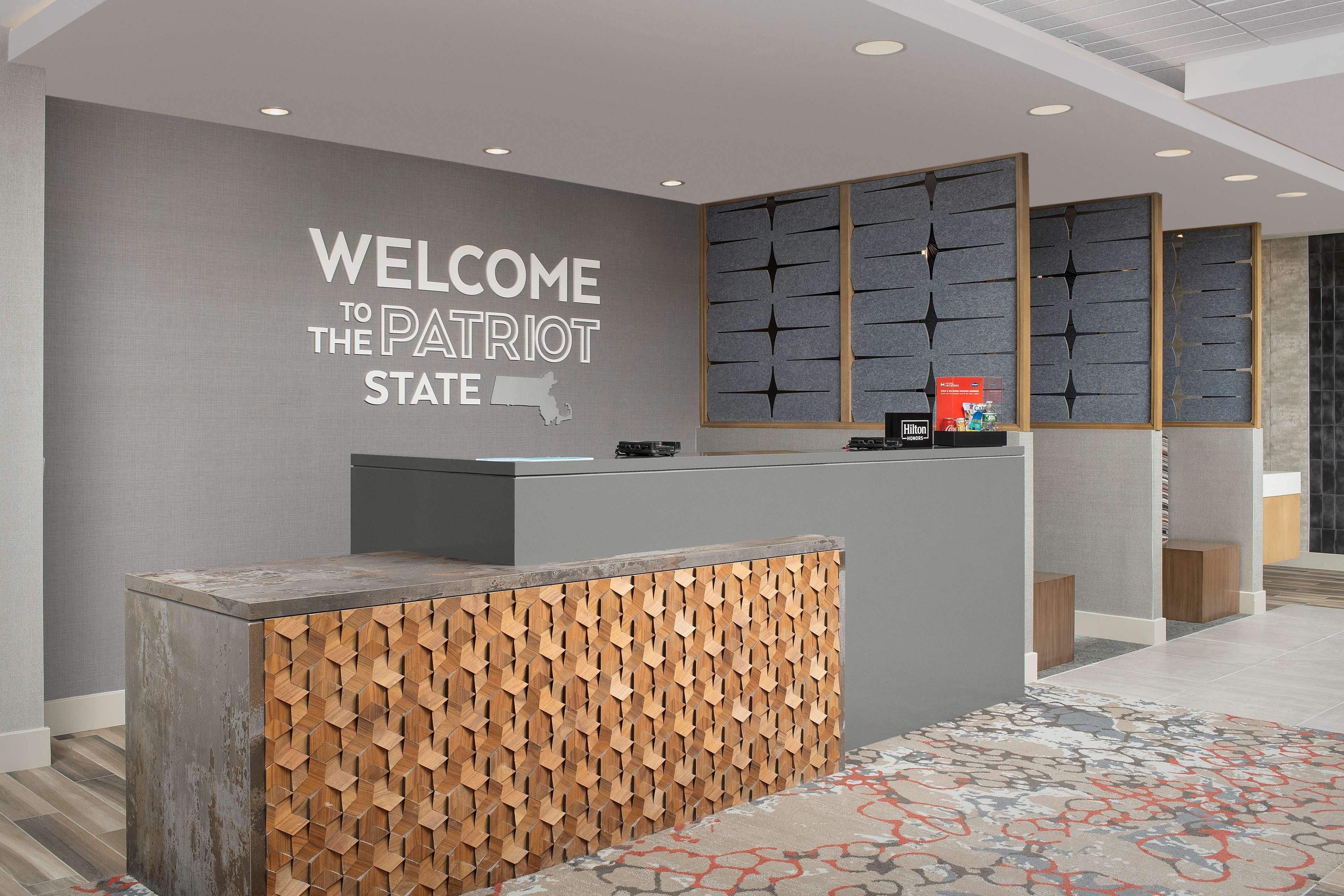 Hampton Inn Boston Logan Airport Chelsea Exterior foto