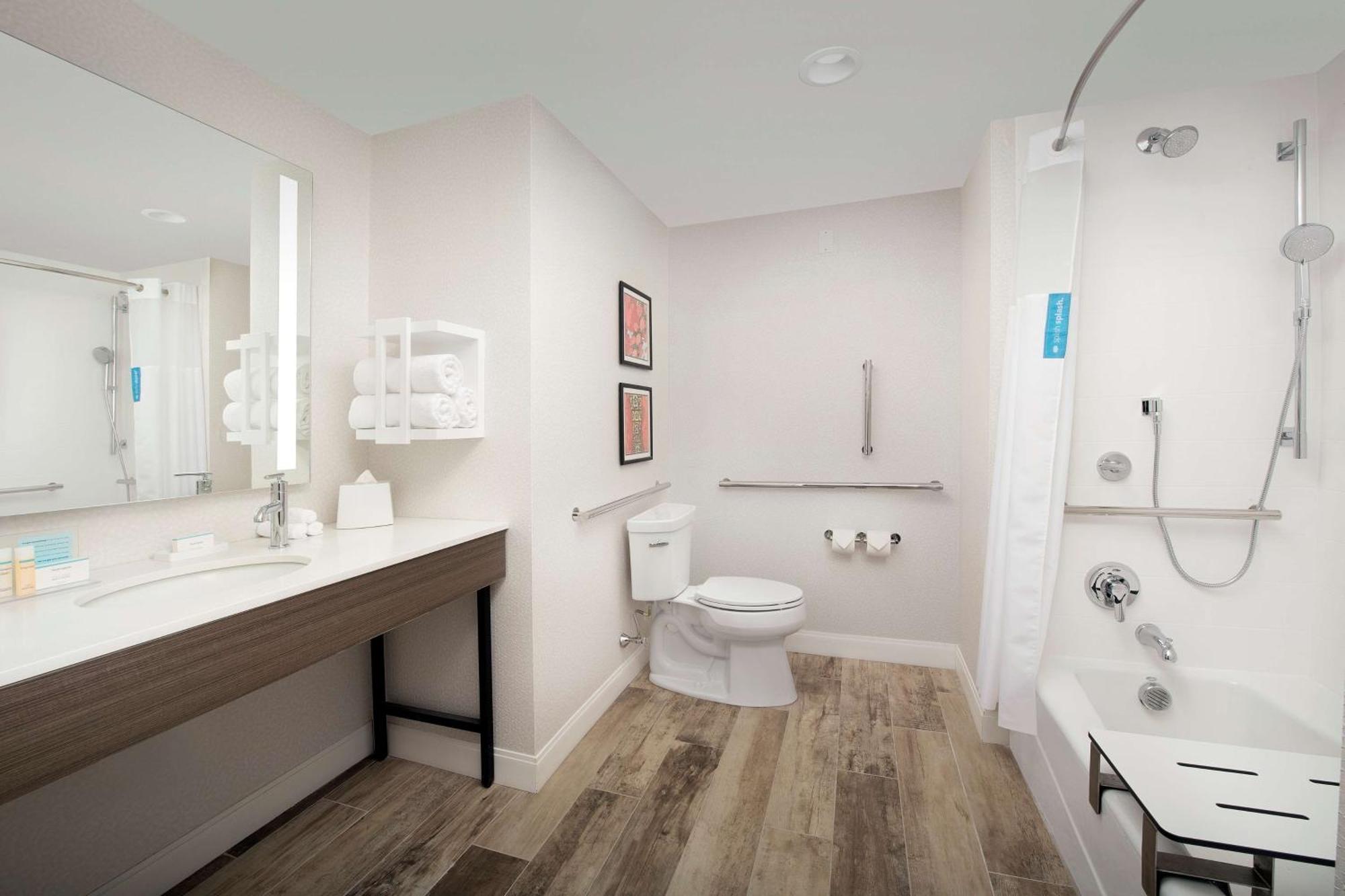 Hampton Inn Boston Logan Airport Chelsea Exterior foto